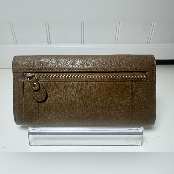 Chloe Bi-Fold Wallet Flap Pebbled Brown Leather Wallet with Gold Clasp - Picture 2 of 16